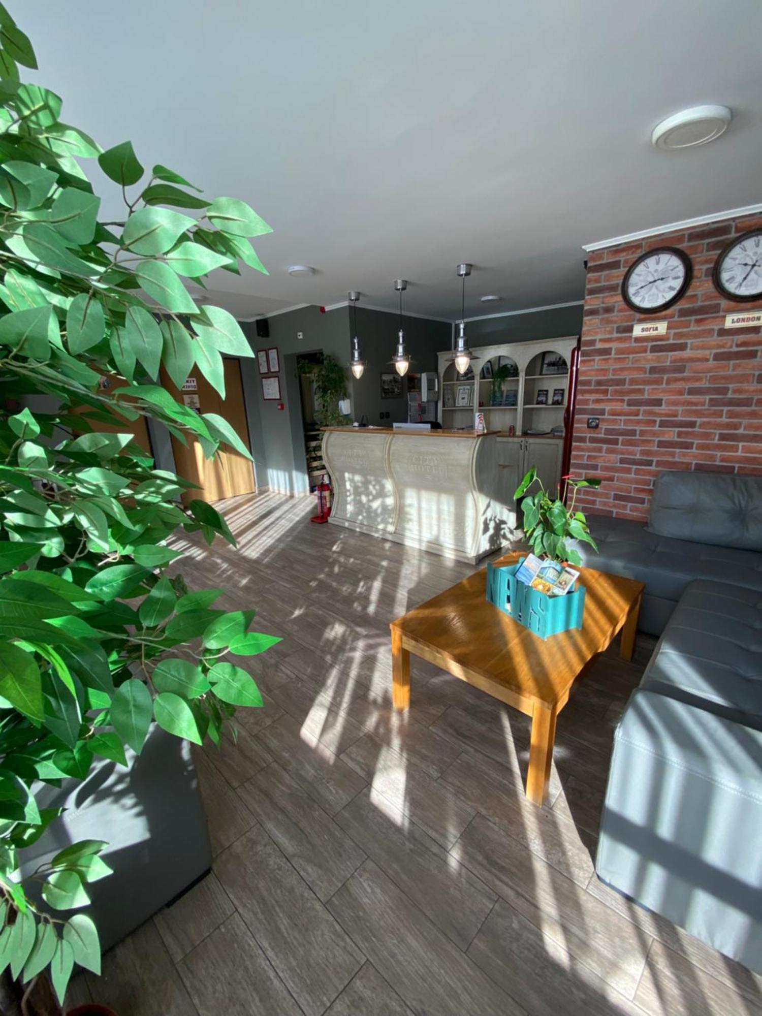 City Hotel Veliko Tarnovo Ngoại thất bức ảnh