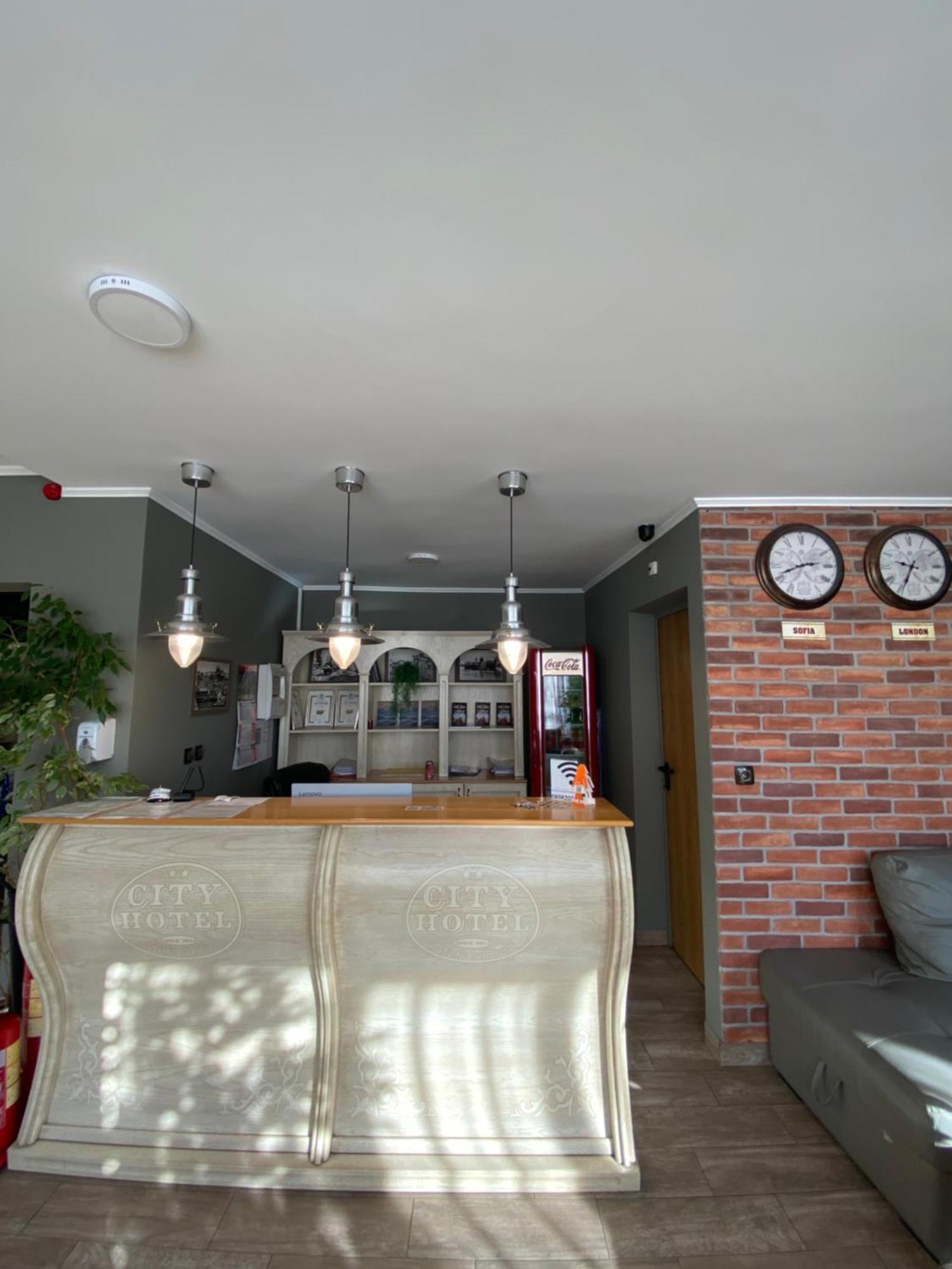 City Hotel Veliko Tarnovo Ngoại thất bức ảnh